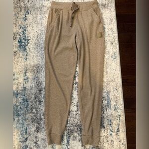 Alo Muse Jogger - Size S - Gravel